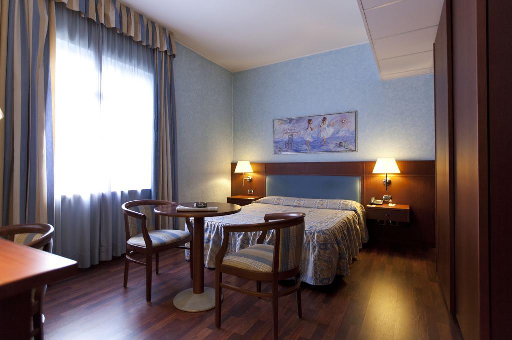 Palace Hotel Moderno Pordenone Phòng bức ảnh