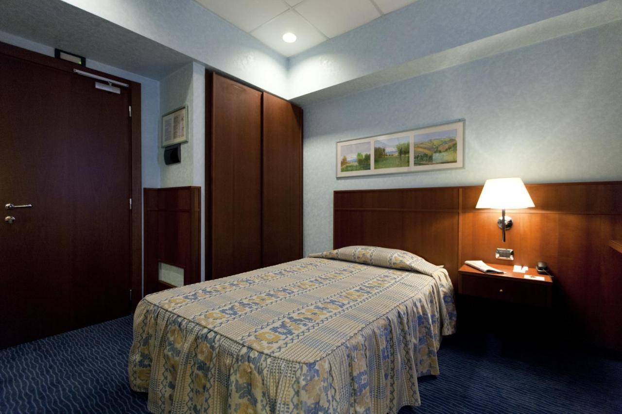 Palace Hotel Moderno Pordenone Phòng bức ảnh